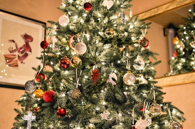 ozdobený vánoční stromek