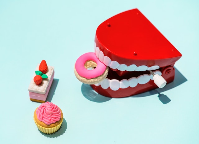 zuby na klíček a sladkosti