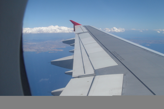 výhled z okénka letadla při letu